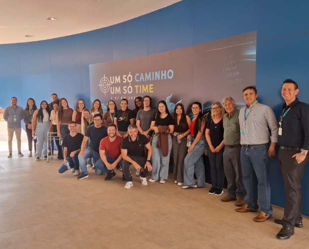 Acadmicos do curso de Farmcia da Univs visitam empresa Biolab